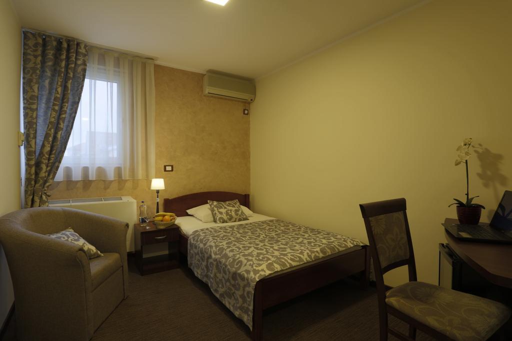 Accommodation Tara Белград Екстериор снимка
